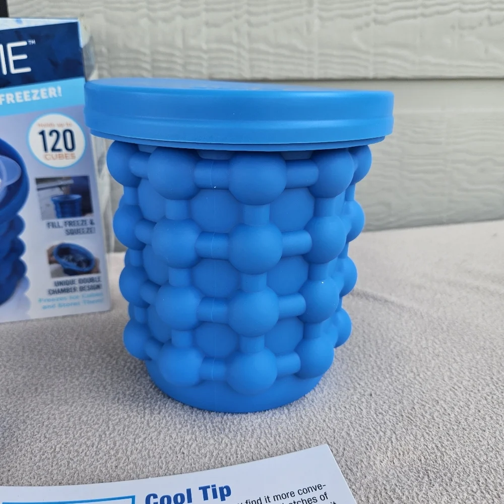 Ice Genie Compact Silicone Ice Cube Maker Fill Freeze Squeeze Space Saver Dorm